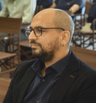 Dr Fabrizio Vicari
